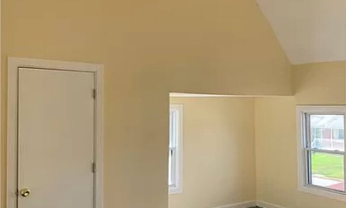 Deepwater House | Plenty of sleeping spaces. all the amenities of home. Great deck for relaxation