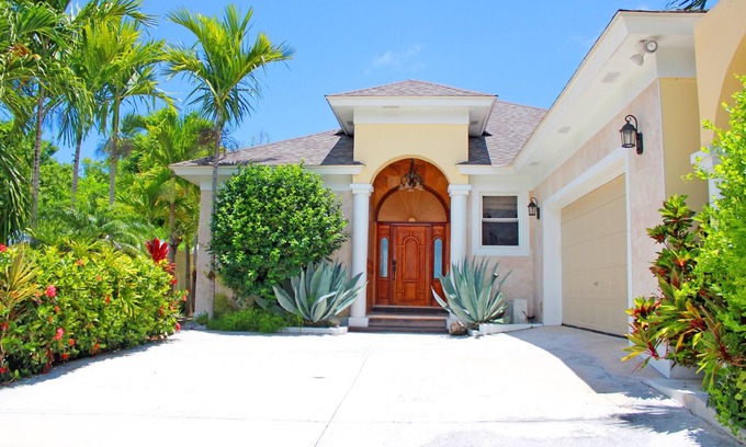 Nassau Villa | PLUMERIA - Steps from Orange Hill Beach