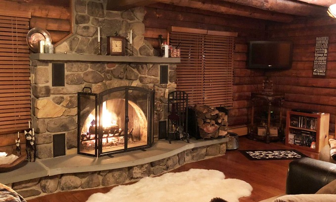 Tafton Cabin | Pocono Log Cabin Retreat @tnzlogcabin