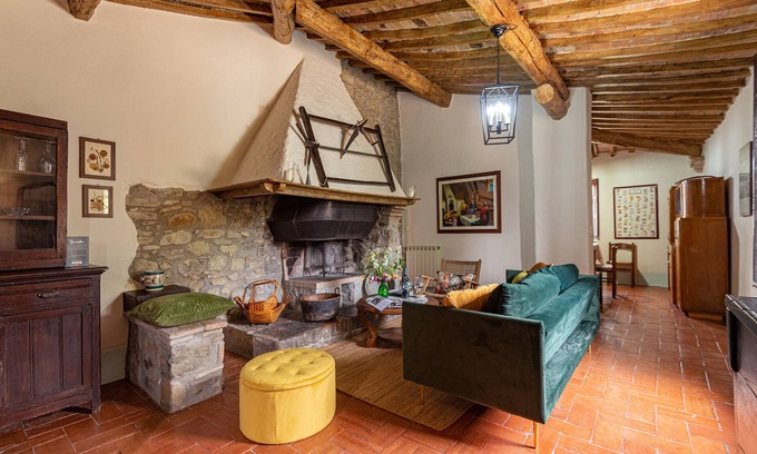 Radicofani Cottage | Podere Colombaio - Verbena chalet in historical Podere in Val d'Orcia