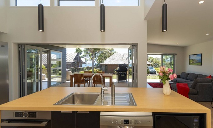 Coopers Beach House | Pohutukawa Beach House