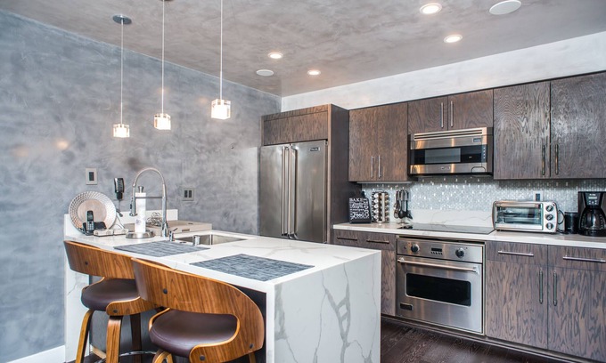 Point Loma Heights Condo | Point Loma Tennis Club Luxury Condo Remodeled with Designer Touches