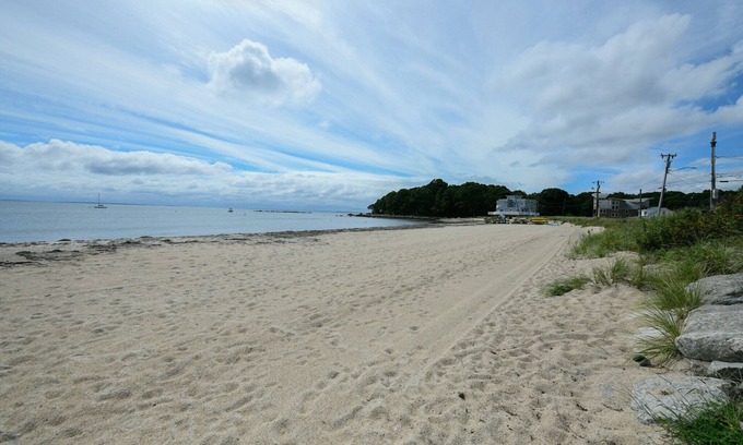 Old Lyme House | Point O Woods House walk to private beach