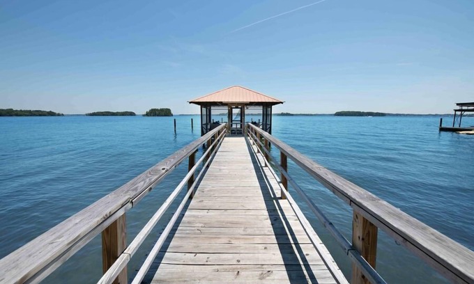 Mayhew House | Points End near Trump Golf Course - Optional Boat Rental
