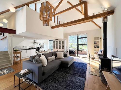 Woodbridge House | Polly's Yard