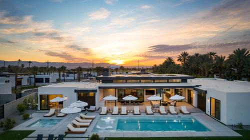 La Quinta House | Polo Villa Trio Sleeps 52 3 Homes 20 BDRs