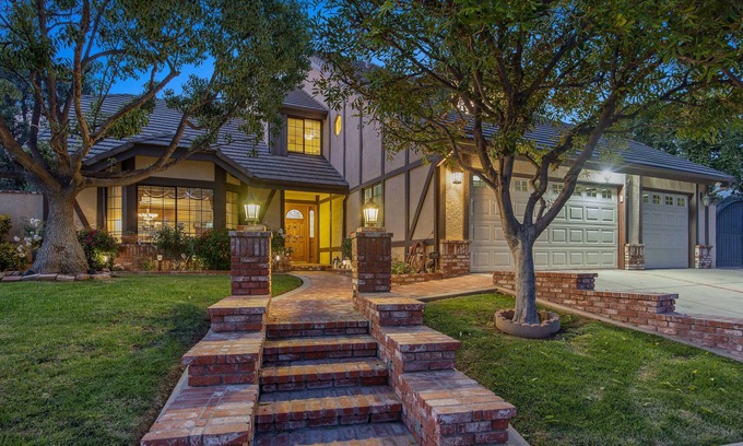Simi Valley House | Poltergeist Movie House – Premium Stay with Pool, Hot Tub, Fire Pit & More