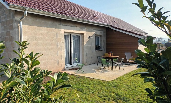 Amage Cottage | Pommette Cottage with Terrace and Parking in Amage