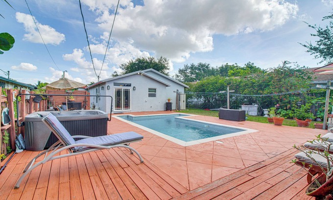 Pompano Beach House | Pompano Beach Bungalow w/Private Pool!