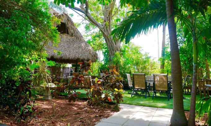 Pompano Beach Condo | Pompano Pool Getaway: 1 King + 2 Queen beds
