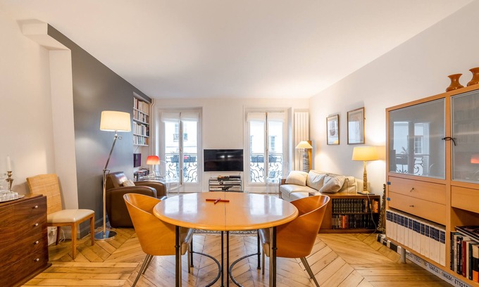 Les Halles Apartment | Pompidou Hideaway, by Veeve