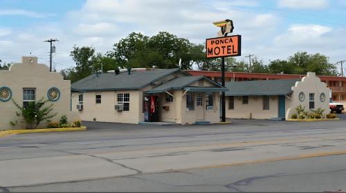 Elmwood Area Hotel | Ponca Motel
