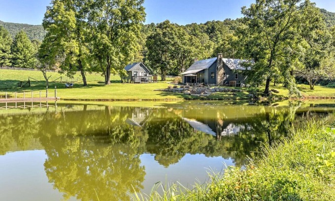 Weaverville Apartment | Pond and Hot Tub and Firepit Retreat