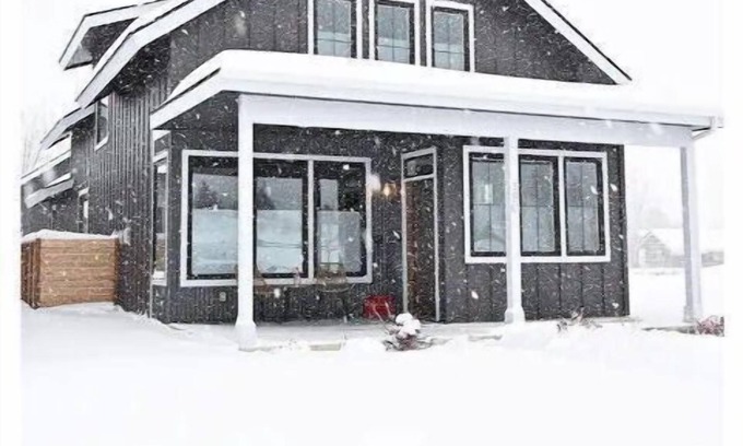 Ponderay House | Ponderay Cottage