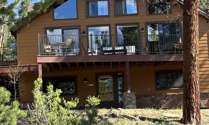 Allenspark House | Ponderosa Cabin is just Minutes from Rocky Mountain National Park and Wild Basin