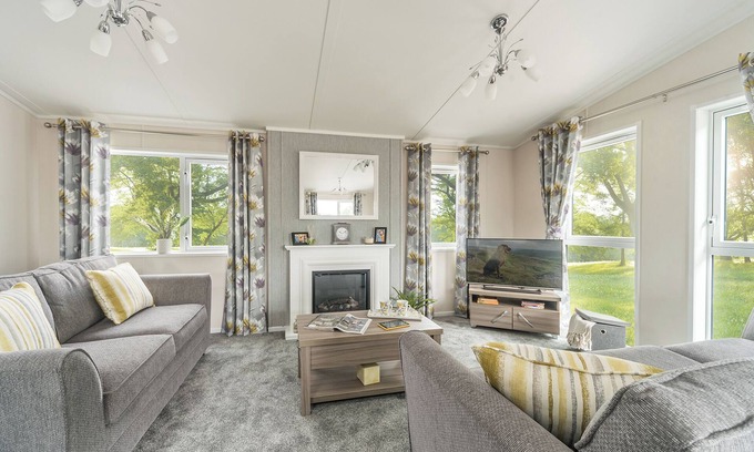 Newton Stewart Ski Chalet | Pondview Retreat Lodge