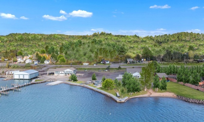 Houghton House | Pontoon boat, snowmobile rentals available next door!