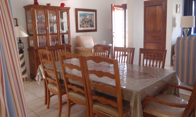 Palm Beach House | Pool, 2 king, 1 Queen, 4 twins. Huge Patio. Sleeps 10 if only 4 are children.