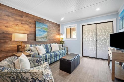 Palmetto Dunes Apartment | Pool Access and Balcony Hilton Head Resort Condo