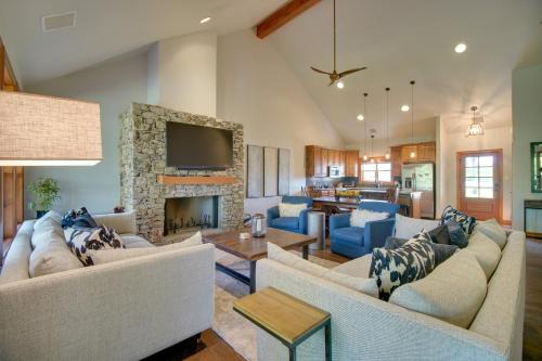 Afton House | Pool Access, Deck and Boat Slip Monkey Island Oasis