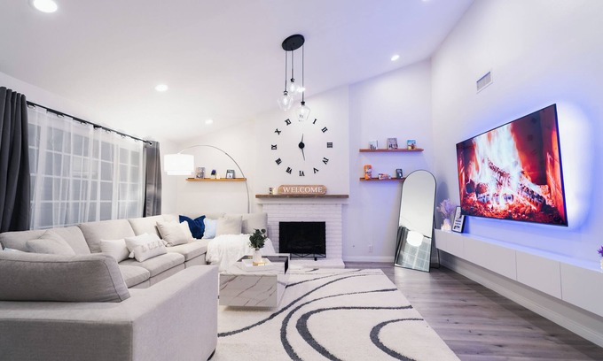 Santa Ana House | Pool + Arcade Cozy Home. Minutes to Disneyland 2