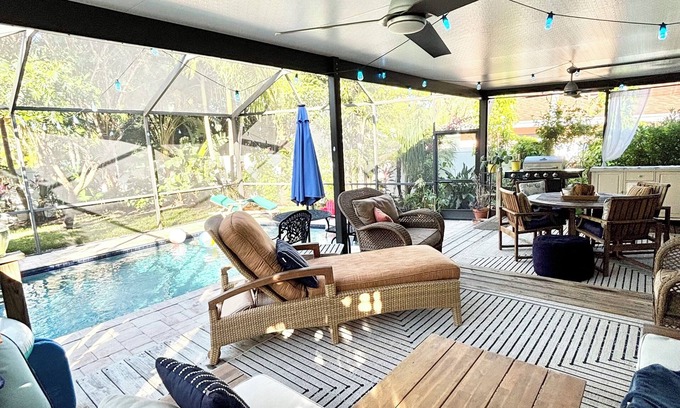 East Naples House | Pool, Botanical Escape, 2 miles to DOWNTOWN NAPLES 5th Ave, 2.5 to BEACH,🏖