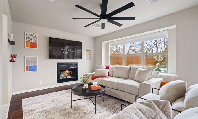 Cedar Park Apartment | Pool, Games, King Suite - 3BR Epic Chill Stay