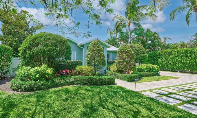 Lake Ida Shores House | Pool & Guest House in the Heart of Delray Beach