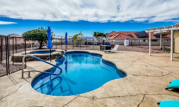 Bullhead City House | Pool Home with Spa near Lake, River & Casinos