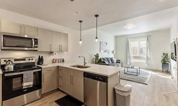 Draper Apartment | Pool + Hot tub | King Bed | Game Room | Parking