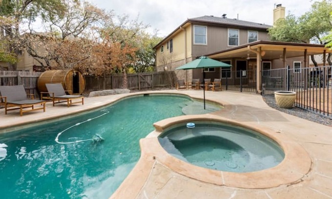 Deer Park At Maple Run House | Pool-Hot Tub-Putting Green-Sauna-Arcade-Oasis