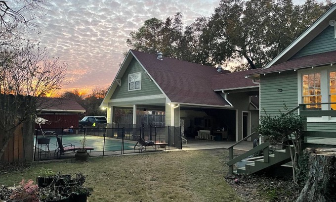 Batesville Apartment | Pool house/Historic district. Private entrance/in Path total solar eclipse nnnn