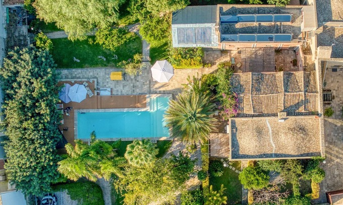 Patu House | Pool house in the park, 7km from the sandy beaches (C)