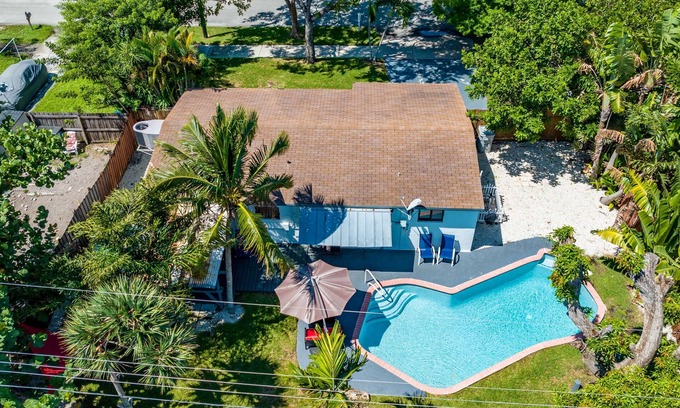 Pompano Beach House | Pool house near the Beach. We’re pet-friendly!