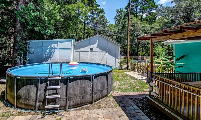 Montgomery House | Pool House! Sweet Sunny Retreat- Main House