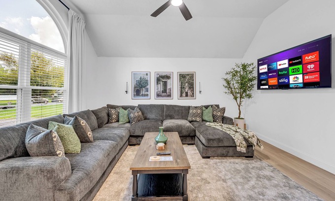 Murfreesboro House | Pool, King size bed, quiet cul-de-sac. Welcome home!