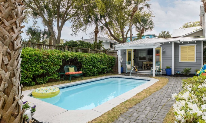 Tybee Island Cottage | POOL! Pet-Friendly! Ground Level