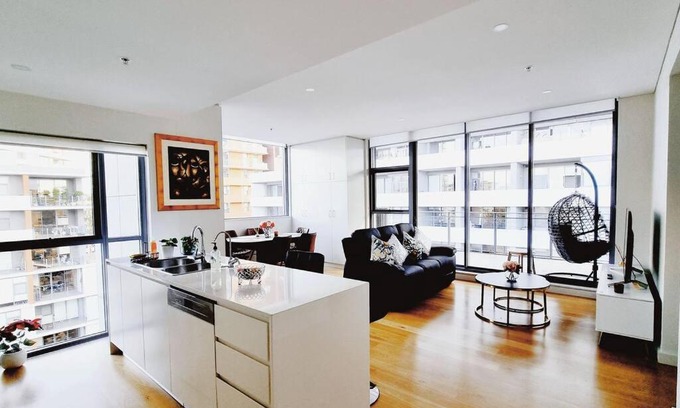 Macquarie Park Apartment | Pool View of Marquarie Park Paradise