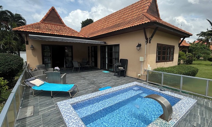 Saen Suk Villa | Pool Villa Palmtree Residence