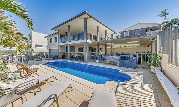 Yeppoon House | POOL WITH SEAVIEWS AND ENDLESS ENTERTAINING