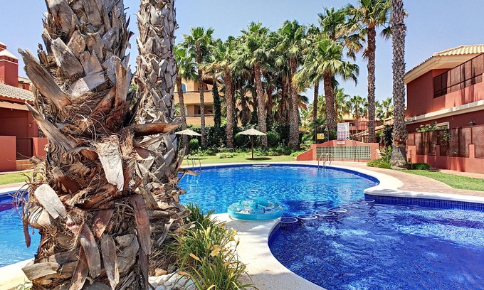 Mar de Cristal Ski Chalet | Poolside bungalow, free wifi, roof terrace, patio, conservatory