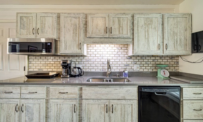 Wilmington House | Poolside Delight: 3 BR, 2 BA House in Wilmington, Sleeps 8