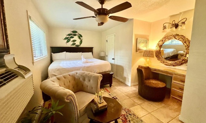 Mount Ida Hotel | Poolside King Cabana with full kitchen, king bed, sleeper sofa and pool access, Hotel Room