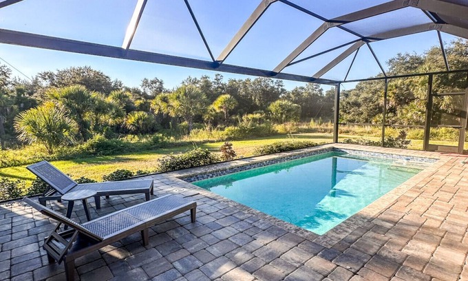 Port Charlotte House | Poolside Palms Getaway