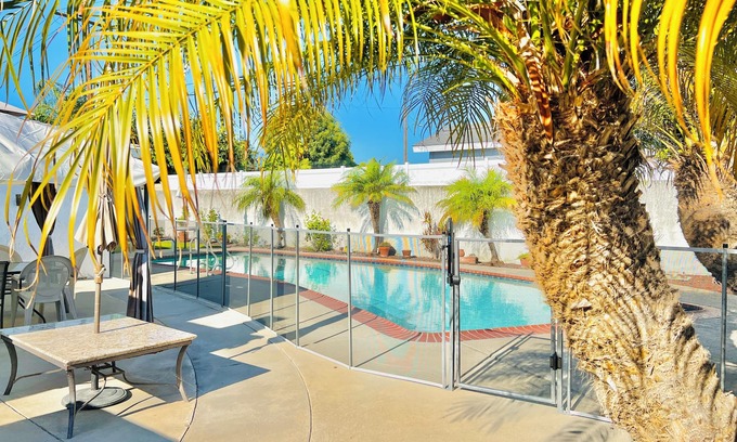 Midway City House | Poolside Paradise Single Family 3BA Disney Home