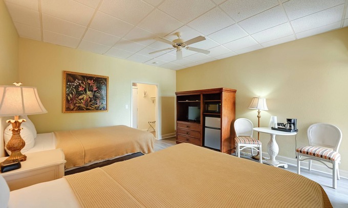 Naples Apartment | Poolside Paradise w/Dock in Everglades!