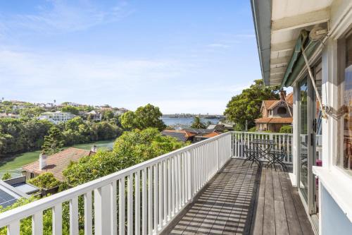 Kurraba Point House | Poolside Stay - Close to Taronga Zoo & Luna Park