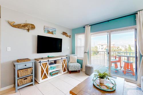Holiday Isle Apartment | Poolside Villas 303