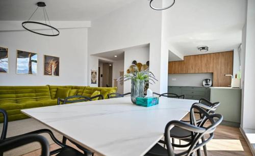 Brasov Apartment | Pop Apartment