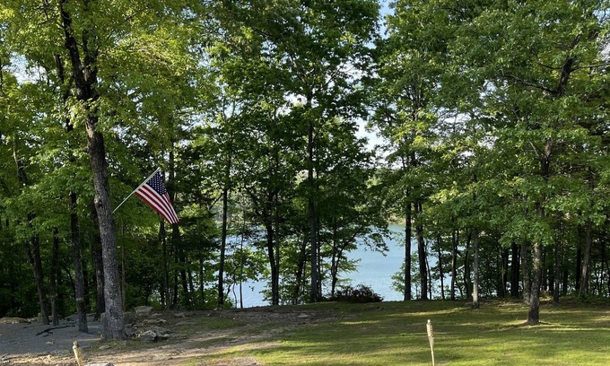 Higden House | Pope’s Lake Front Paradise